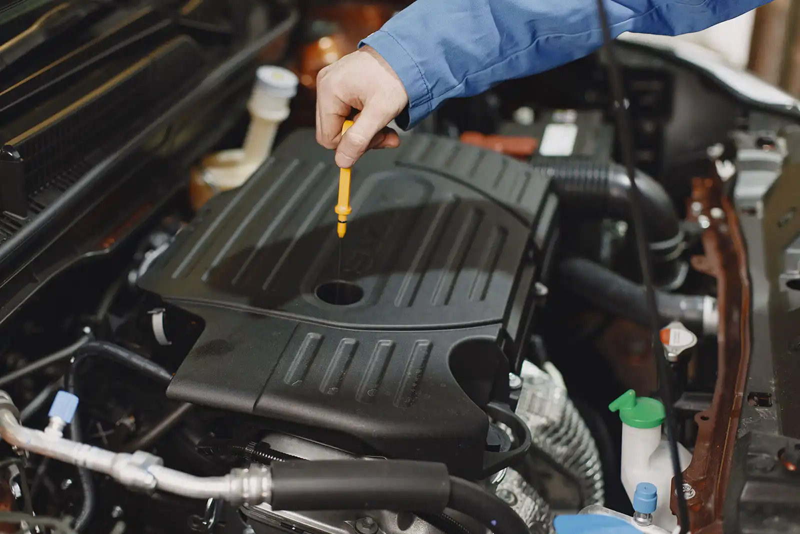 verifier-niveau-huile-moteur-vehicule